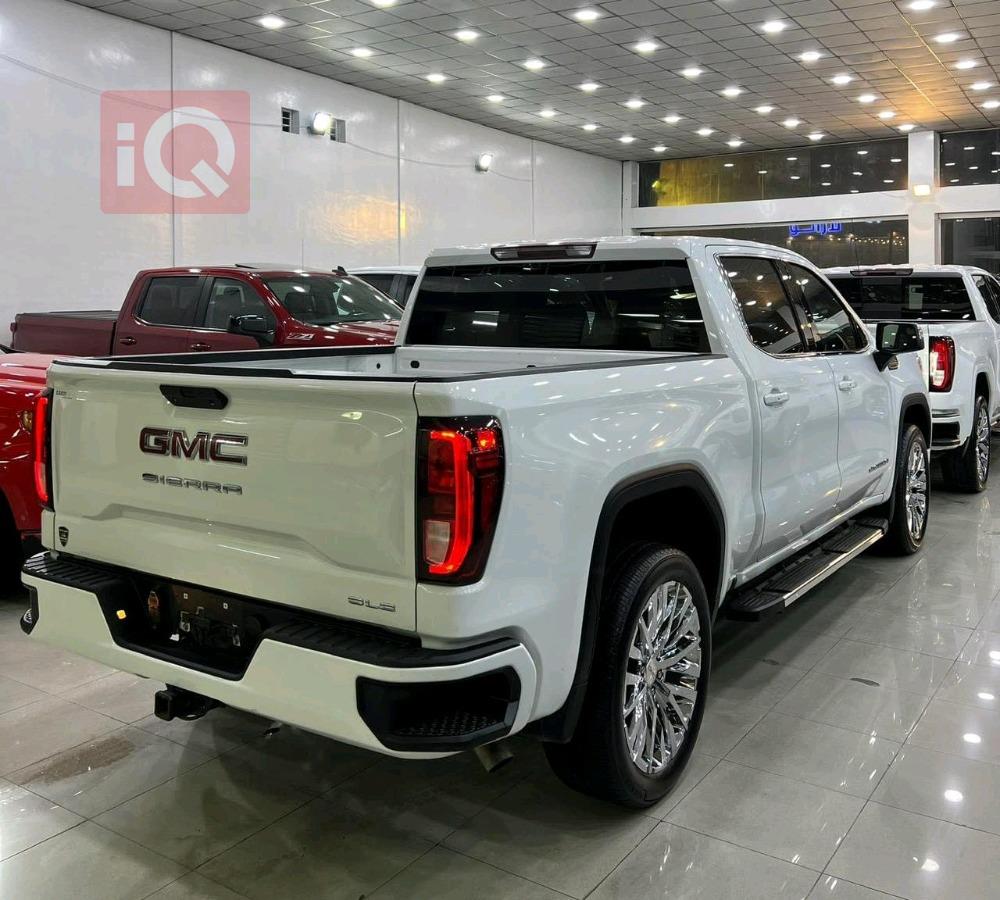 GMC Sierra